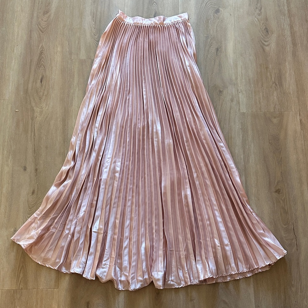 Elegant Pink Pleated Skirt
